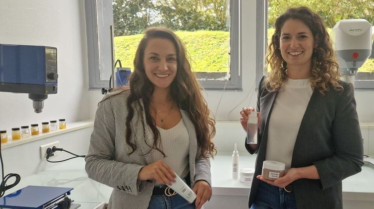 Marie Pru et Carla Lacoste-Bourgeacq, les fondatrices du laboratoire LBP, basé à Pau.